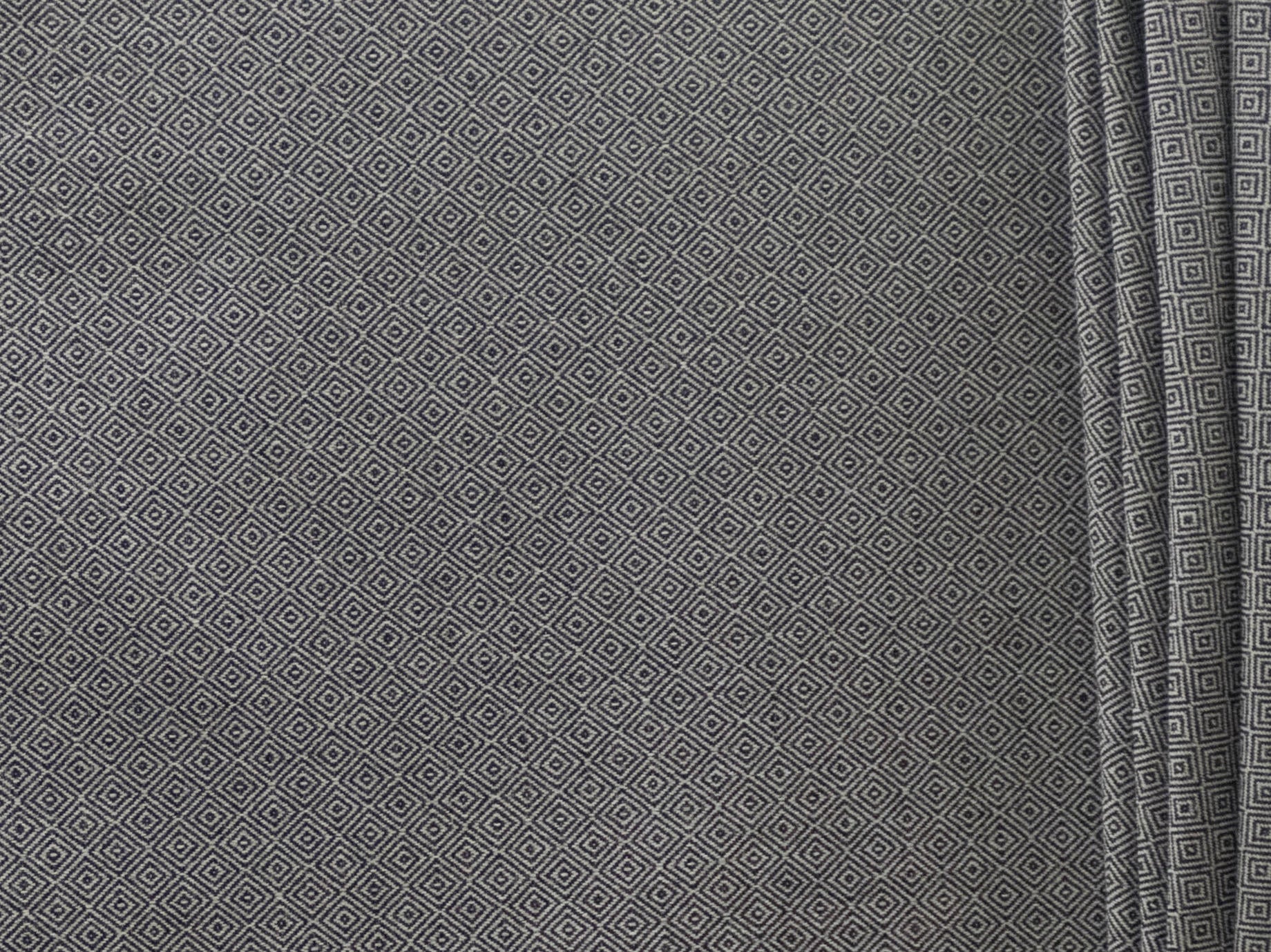 142cm The Curated Diamond Upholstery UP669-8